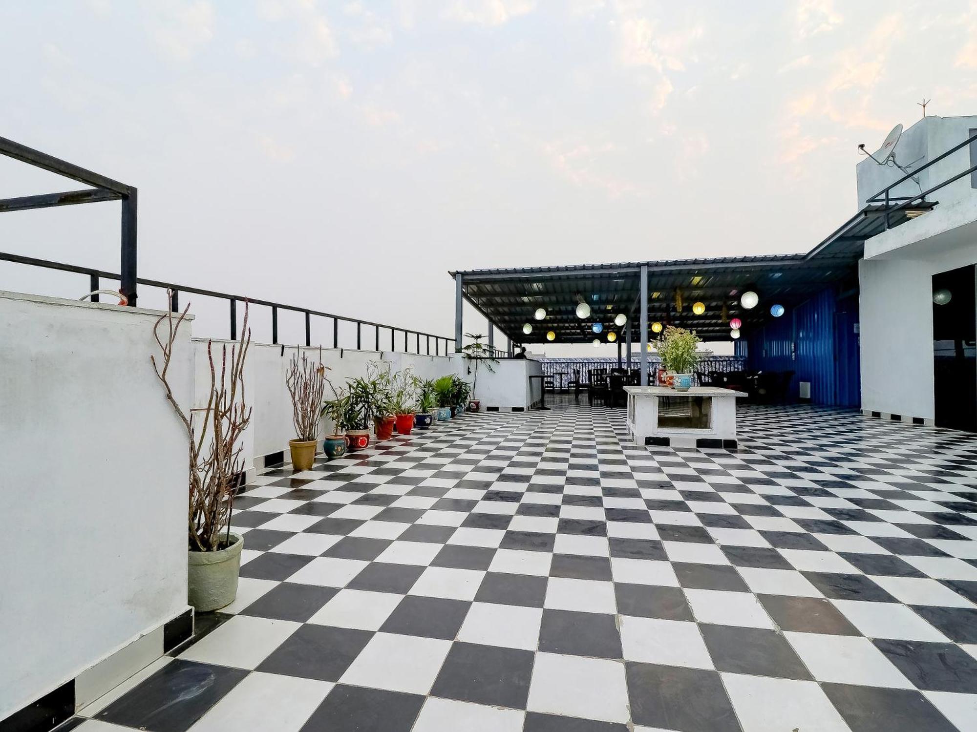 Treebo Rejoice 52 - 3Km From Huda City Metro Station Badshahpur Eksteriør bilde